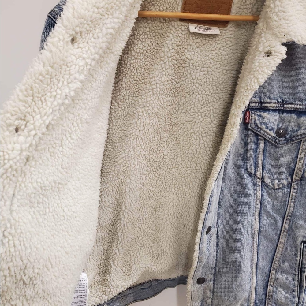 Levi's Men's Vintage Fit Trucker Jacket - Picture 9 of 12